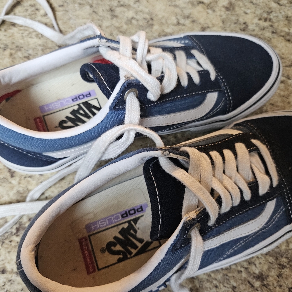 Vans - Picture 2 of 4